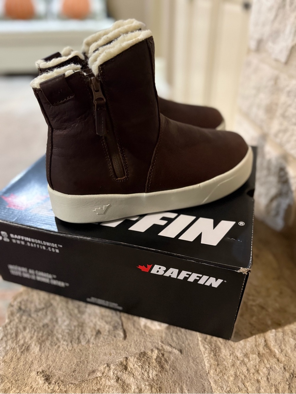 Baffin Women's Liberty Waterproof Winter Boot in Brown- Size 8.5- New in Box